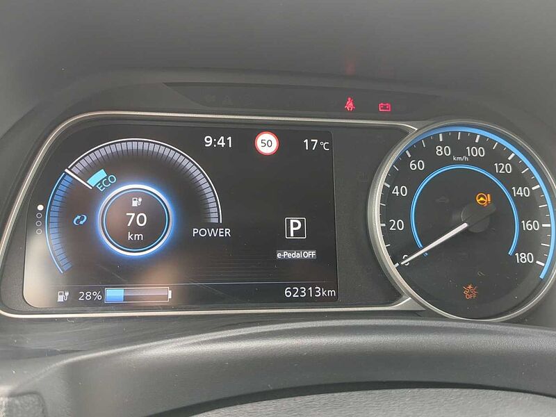 Nissan Leaf Tekna Bose ACC Navi LED Winterp. SpurH 360